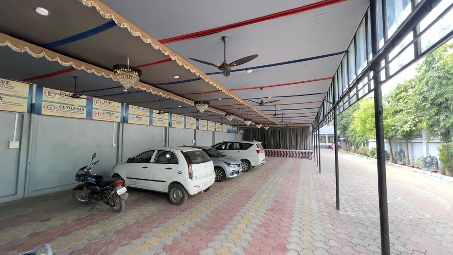 Parking, Hotel Blue Star, Sehore