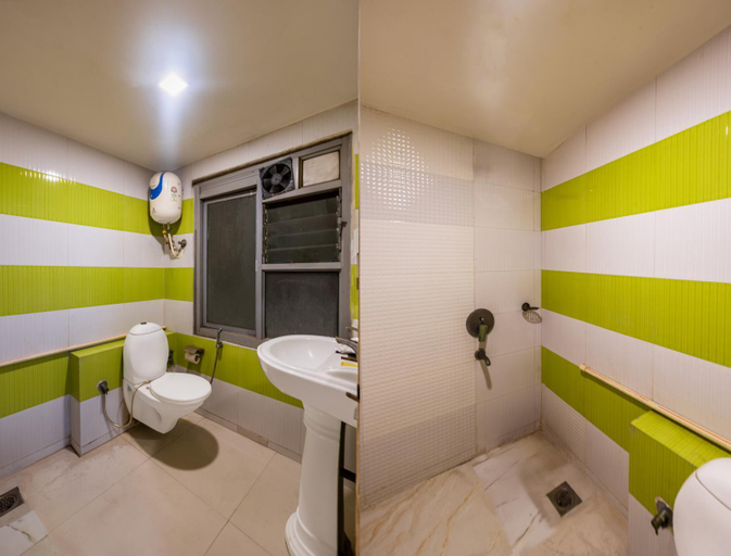 Bathroom 3, Hotel Opera Delhi Airport, Delhi