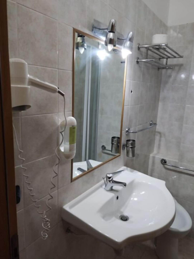Bathroom 5, Hydra Club Hotel & Village, Salerno