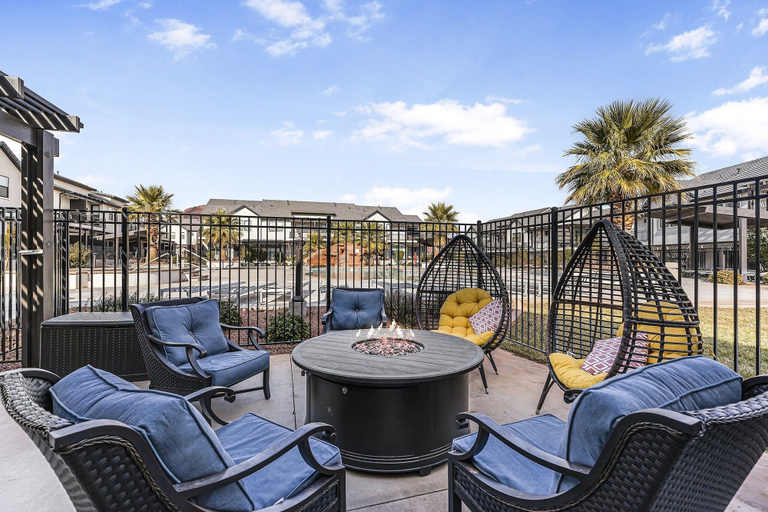 Terrace/patio 4, Private Pool Oasis #57 5 Bedroom Townhouse, Washington