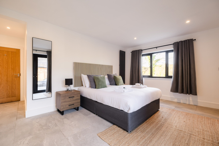 Room 3, Troed-Y-Rhiw Farm, Neath Port Talbot