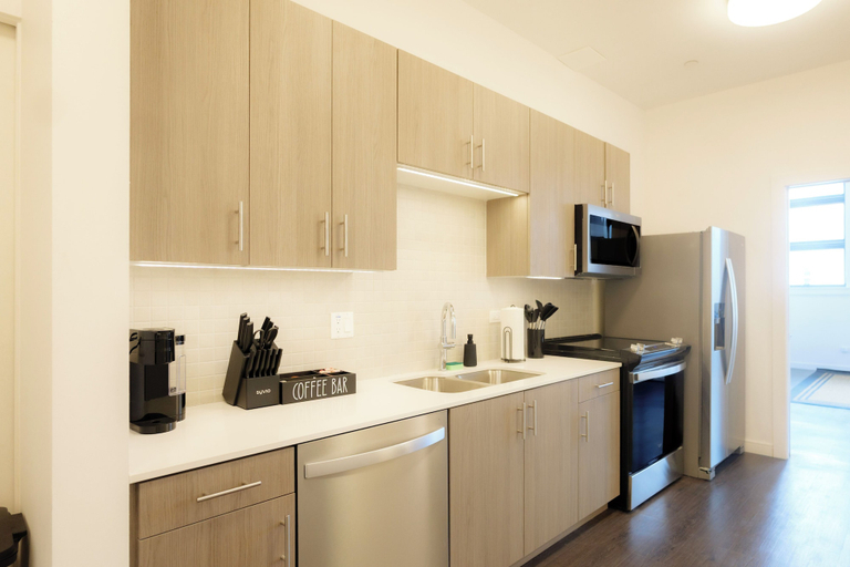 Private kitchen 4, Above The Roots - Elegant Studio Stay, Tazewell