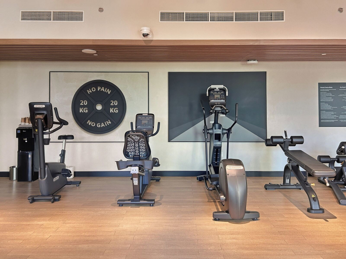 Fitness facility 2, Serene 1BR Escape with Burj Khalifa View, Dubai