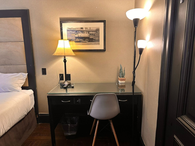 Room 2, Chic Apartment in NY, New York