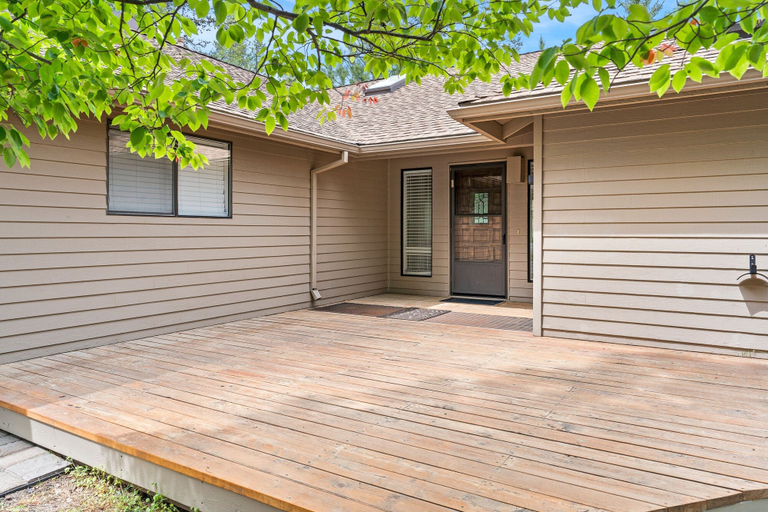 Exterior 2, 4 Mugho 3 Bedroom Home by RedAwning, Deschutes