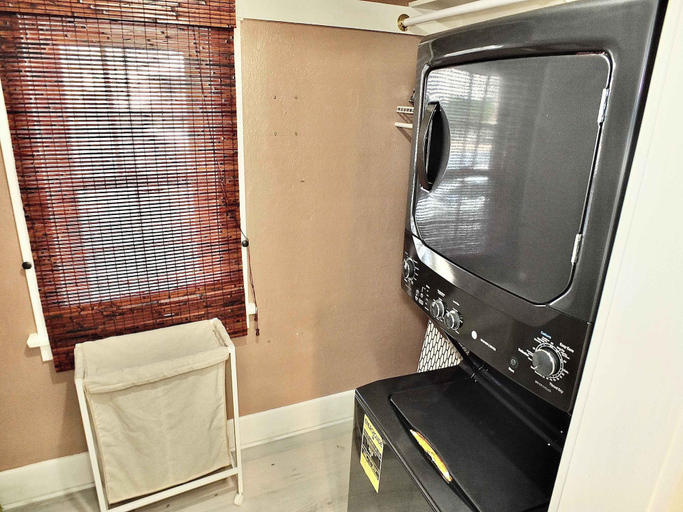 Laundry, Eastside Garden Hideaway  For 4, Perfect Location for World Cup Attendees!, Los Angeles