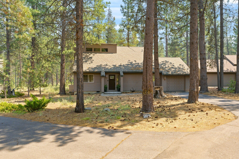 Exterior 5, 5 Sandhill 3 Bedroom Home by RedAwning, Deschutes