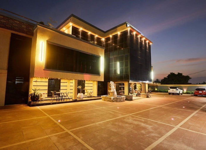 Front of property - evening/night, The Hierarchy Hotel, Ga East