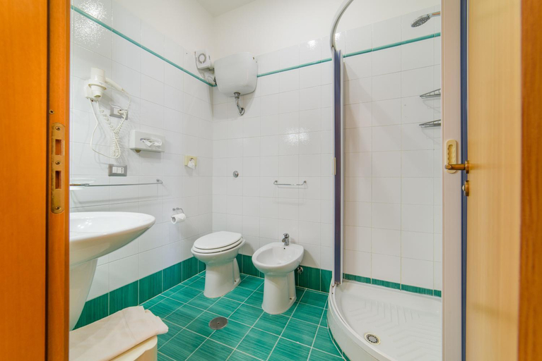 Bathroom 5, Tirreno, Salerno