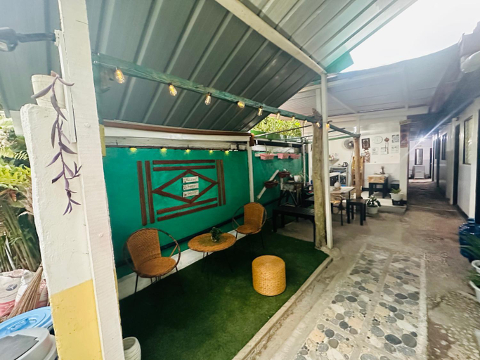 Others 5, Maui's Place, Badian