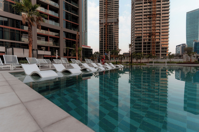 Outdoor pool, Heaven's Dreams Peninsula One Business Bay, Dubai