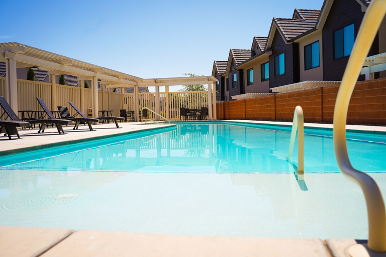 Pool 4, Hallser's Escape 6 Bedroom Home, Washington