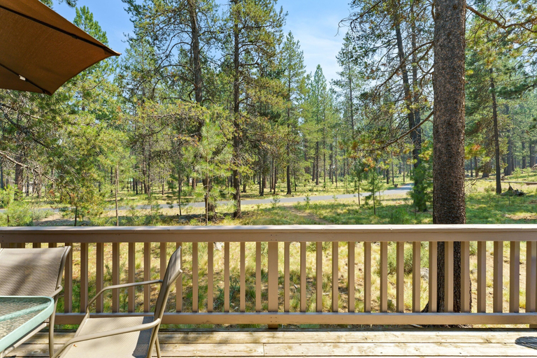 Property grounds 2, 5 Sandhill 3 Bedroom Home by RedAwning, Deschutes