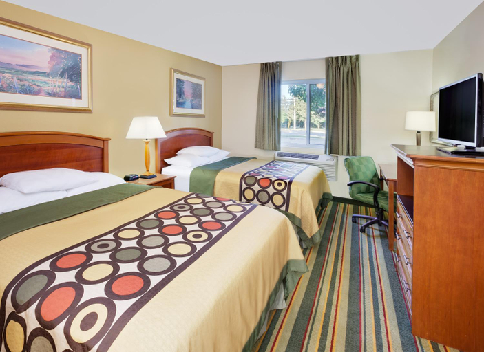 Bedroom 3, Super 8 By Wyndham Mt. Pleasant, Isabella
