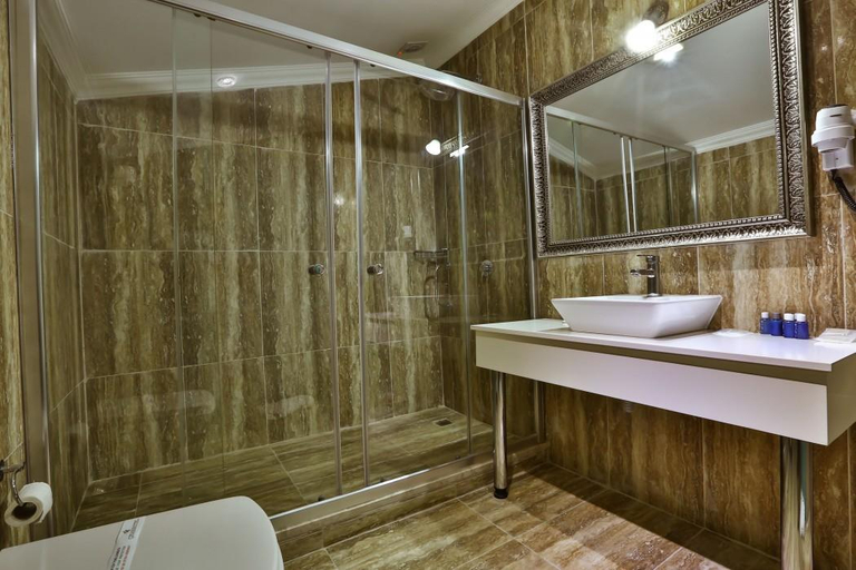 Bathroom 3, Cinar Boutique Hotel, Kaş