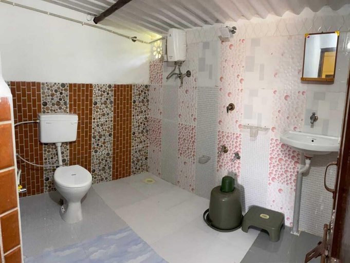 Bathroom 5, Kutch Desert Homestay, Kachchh