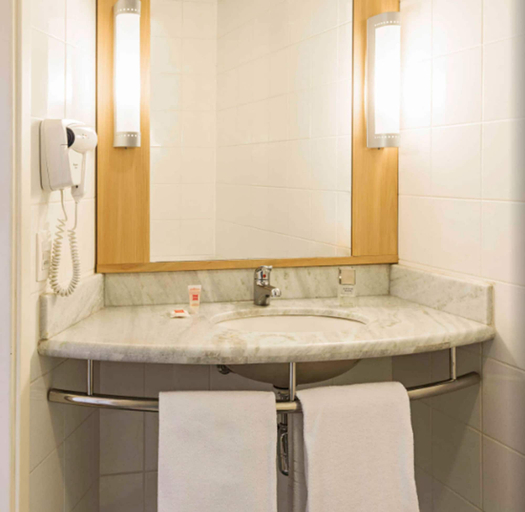 Bathroom 4, ibis Curitiba Aeroporto, São José dos Pinhais