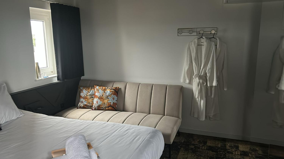 Bedroom 2, Bed & Breakfast Maison Noire Westende-bad incl parking & ontbijt, West-Vlaanderen