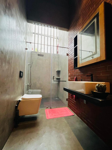 Bathroom 4, Negombo Morawala Beach Villa, Negombo