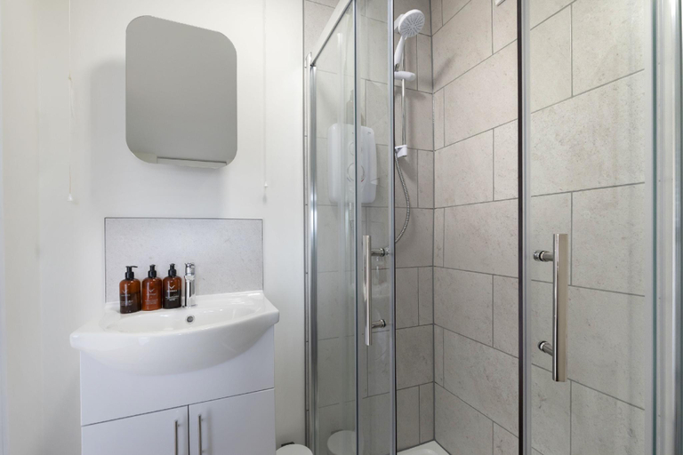 Bathroom 3, The Bath Road Hideaway - A First Floor One Bed Apartment, Gloucestershire