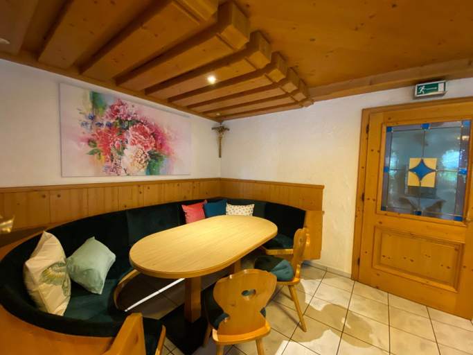 Others 2, Hotel zur Ulme, Ebersberg