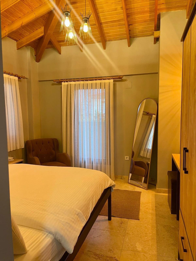 Room 2, Luta Urla, Urla