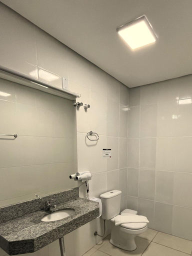 Bathroom 4, Hotel Locatelli, Lajedão
