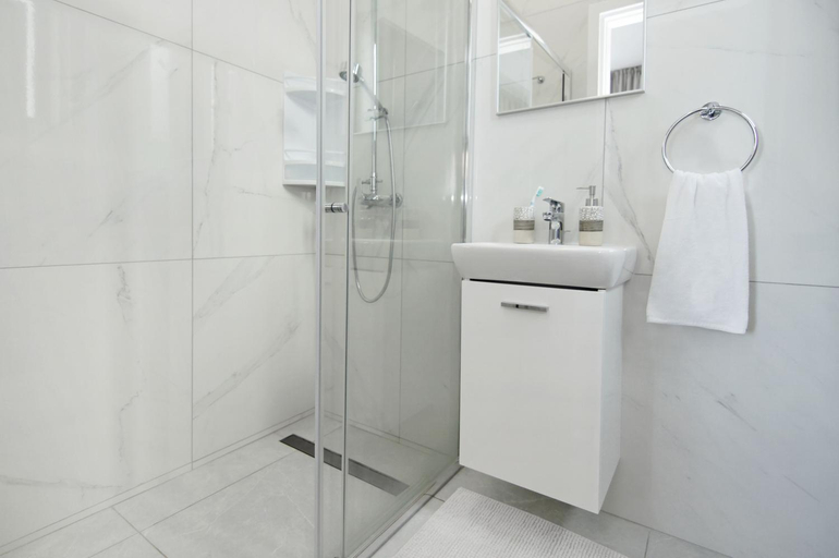 Bathroom 4, Villa Queen Isabella