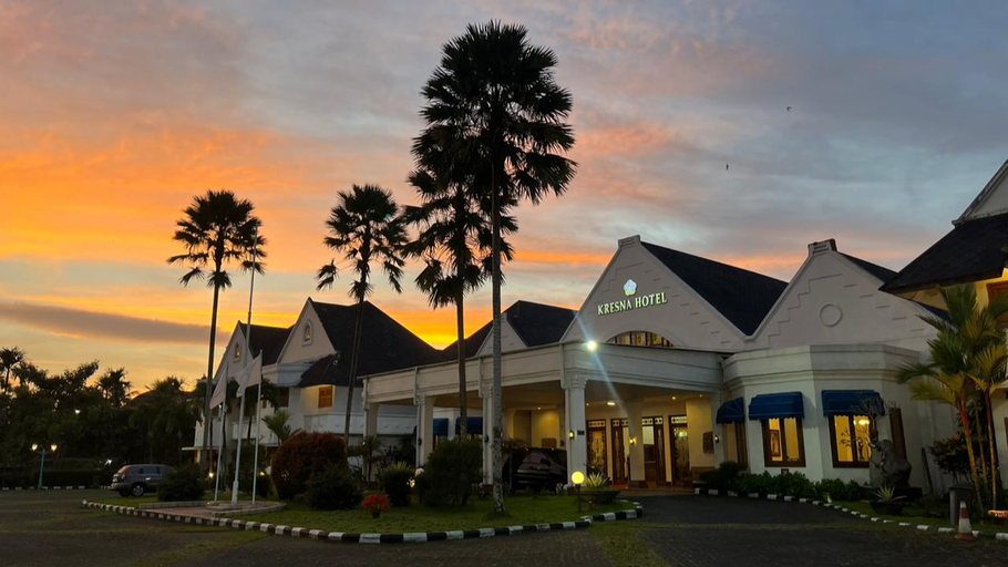 Exterior & Views 3, Kresna Hotel Wonosobo, Wonosobo