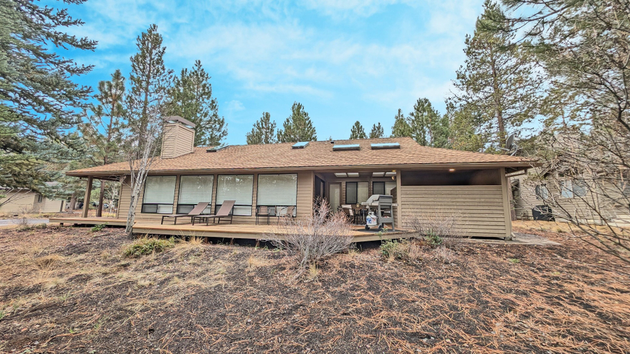 Exterior 5, 4 Mugho 3 Bedroom Home by RedAwning, Deschutes
