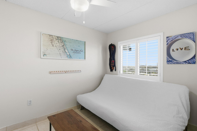 Living area 2, Pelican A403, Volusia