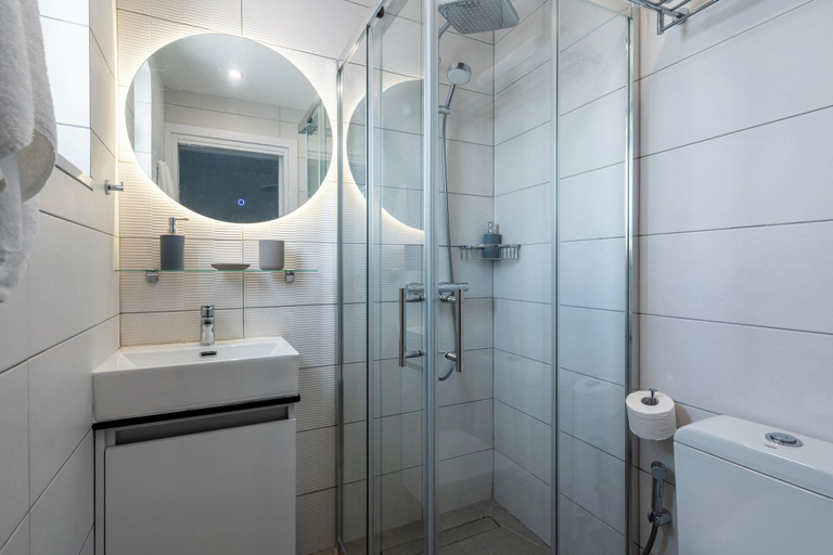 Bathroom 3, Thálassa 2-BR Apt. & Balcony in Larnaca, Larnaca