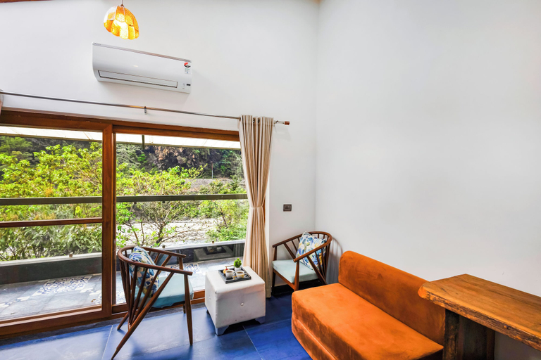 Room 3, Granny's Den BY ELIVAAS, Wardha