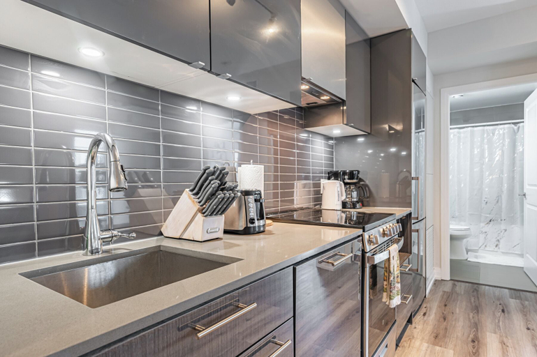 Private kitchenette 3, Guestilo Suites - Eaton Centre, Toronto