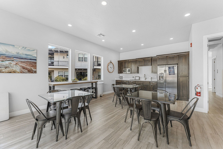 Dining 5, Private Pool Oasis #57 5 Bedroom Townhouse, Washington