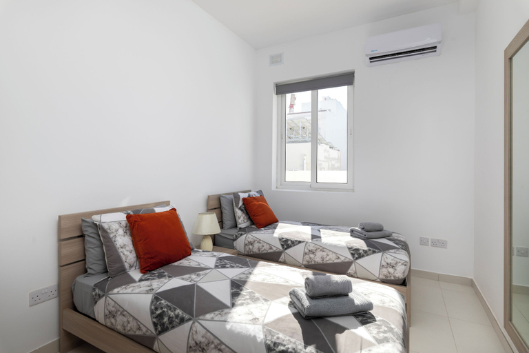 City view, Stylish Penthouse - Terrace near Spinola, St Julian's