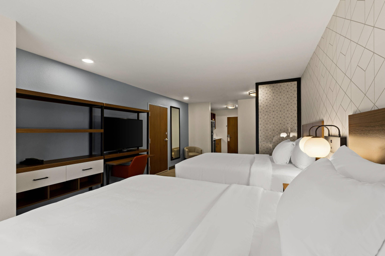 Room 3, Everhome Suites Panama City Beach - 30A, Bay