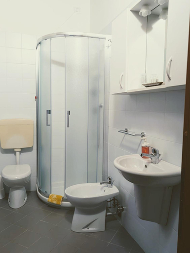 Bathroom 3, La casa del popolo, Udine