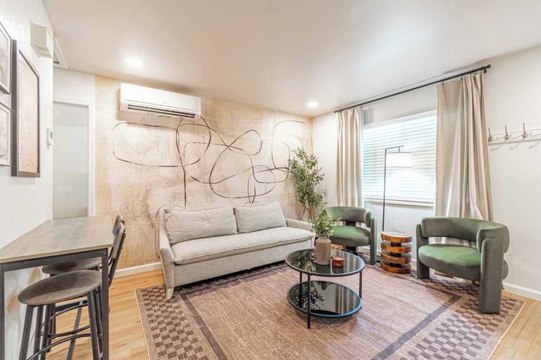 Living area 5, Designer Living Pet-friendly UNR 2BR 1BA, Washoe