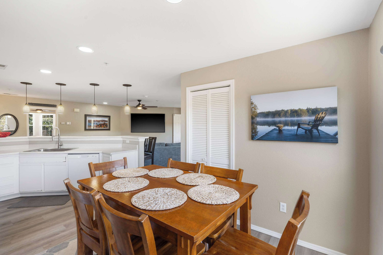 Dining 3, Edgewater Escape Stay for 6, Stone