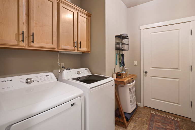 Interior 2, Beaumont 3 Bedroom Home by RedAwning, Deschutes