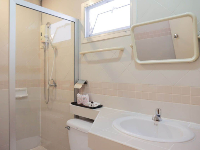Bathroom 4, Kiatthada Resort, Lat Phrao