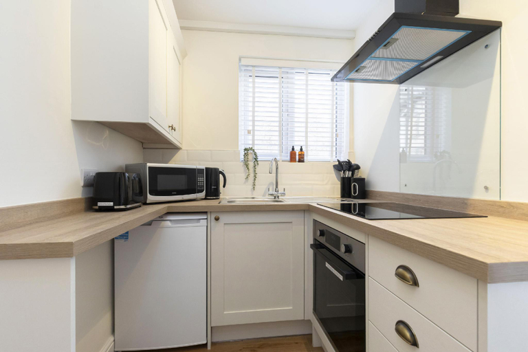 Others 5, The Bath Road Hideaway - A First Floor One Bed Apartment, Gloucestershire