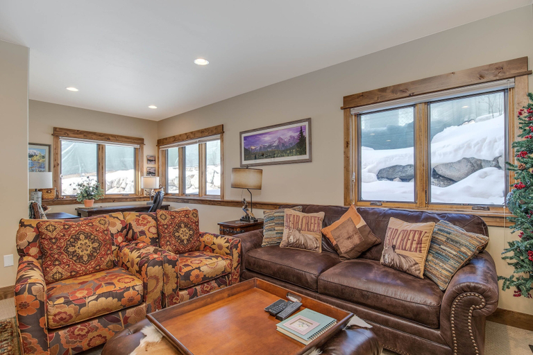Living area 2, The Sanctuary Getaway - 192 3 Bedroom Home by RedAwning, Summit
