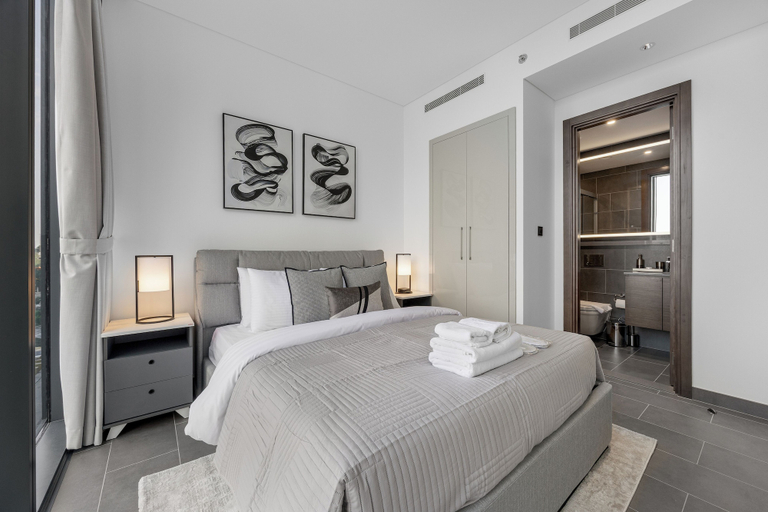 Room 5, Modern 1BR with Balcony Sobha Hartland, Dubai