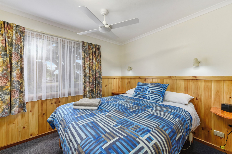 Room 2, Millicent Hillview Caravan Park, Wattle Range - West