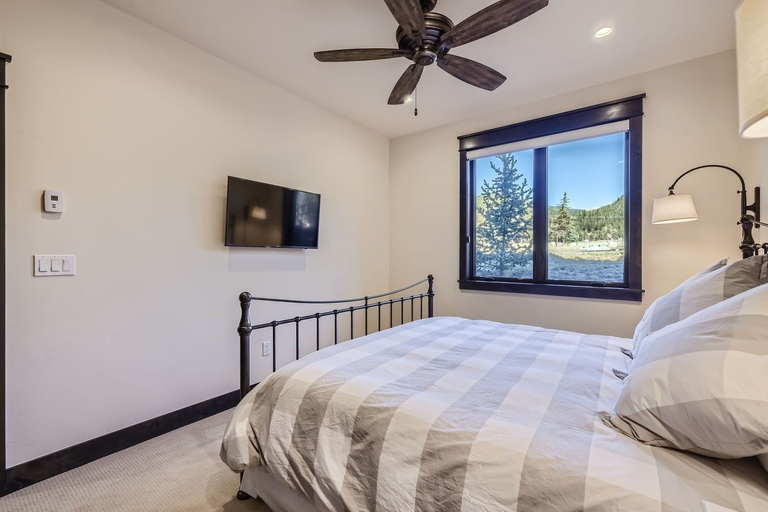 Room 2, 58 River Run Townhomes 4 Bedroom Townhouse, Summit