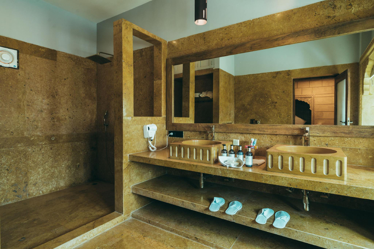 Bathroom 4, Grand Khalifa, Jaisalmer