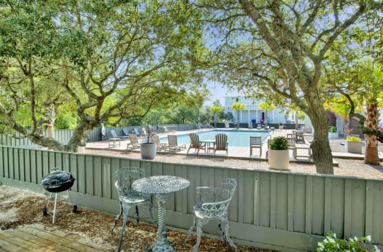 Outdoor dining, Sandy Toes on Parks Edge, Baldwin