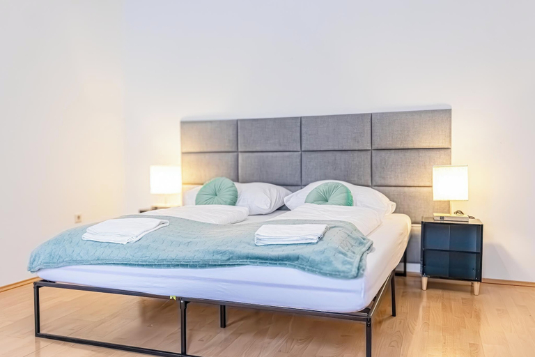 Room 3, Private Room Long Stay Near Lugner City, Wien